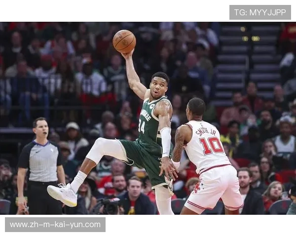 雄鹿运用奔袭战术助字母哥完成冲框绝杀 展现简单进攻效率 雄鹿运用奔袭战术助字母哥完成冲框绝杀 展现简单进攻效率